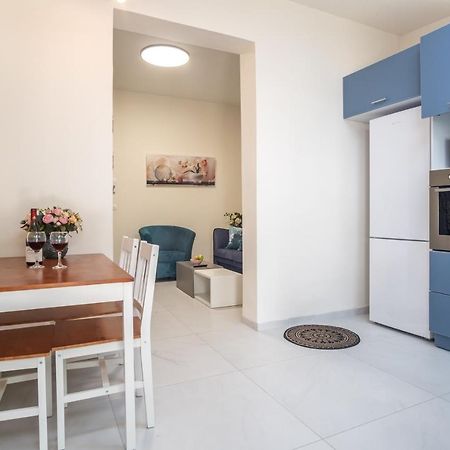 Port City Haifa - Luxury Apartments 50 Mtrs From The Beach Εξωτερικό φωτογραφία
